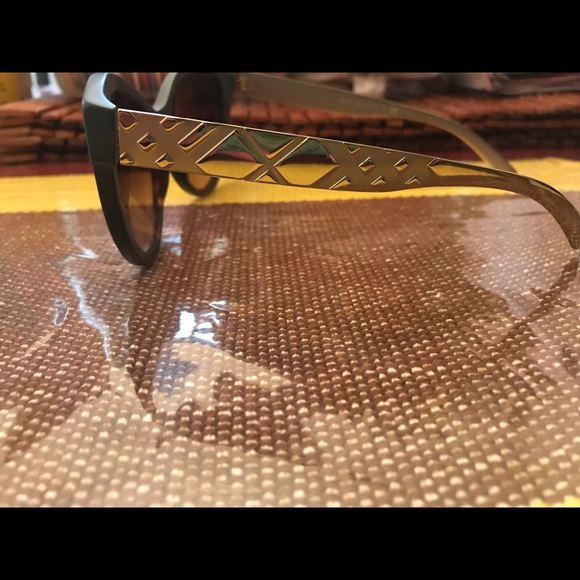 Burberry Cat eye sunglasses - Picture 4 of 4